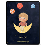 Human Design Kinder E-Book auf einem Tablet, illustrierter Junge mit hellbraunen struppigen Haaren sitzt auf einer goldenen Mondsichel
